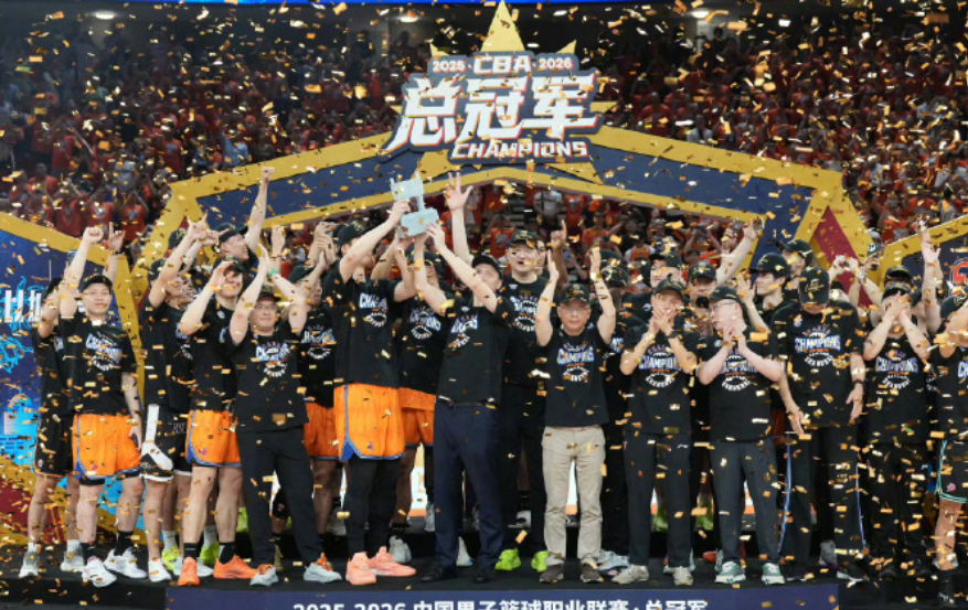 队报：里昂即将签下丹麦中场比斯特鲁普，转会费1000万欧