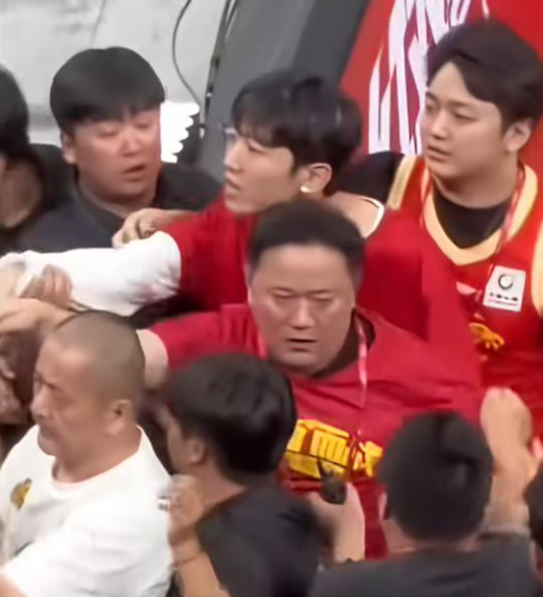 尼克斯球迷总决赛G5门票遭“取消” 马刺主场优先本地